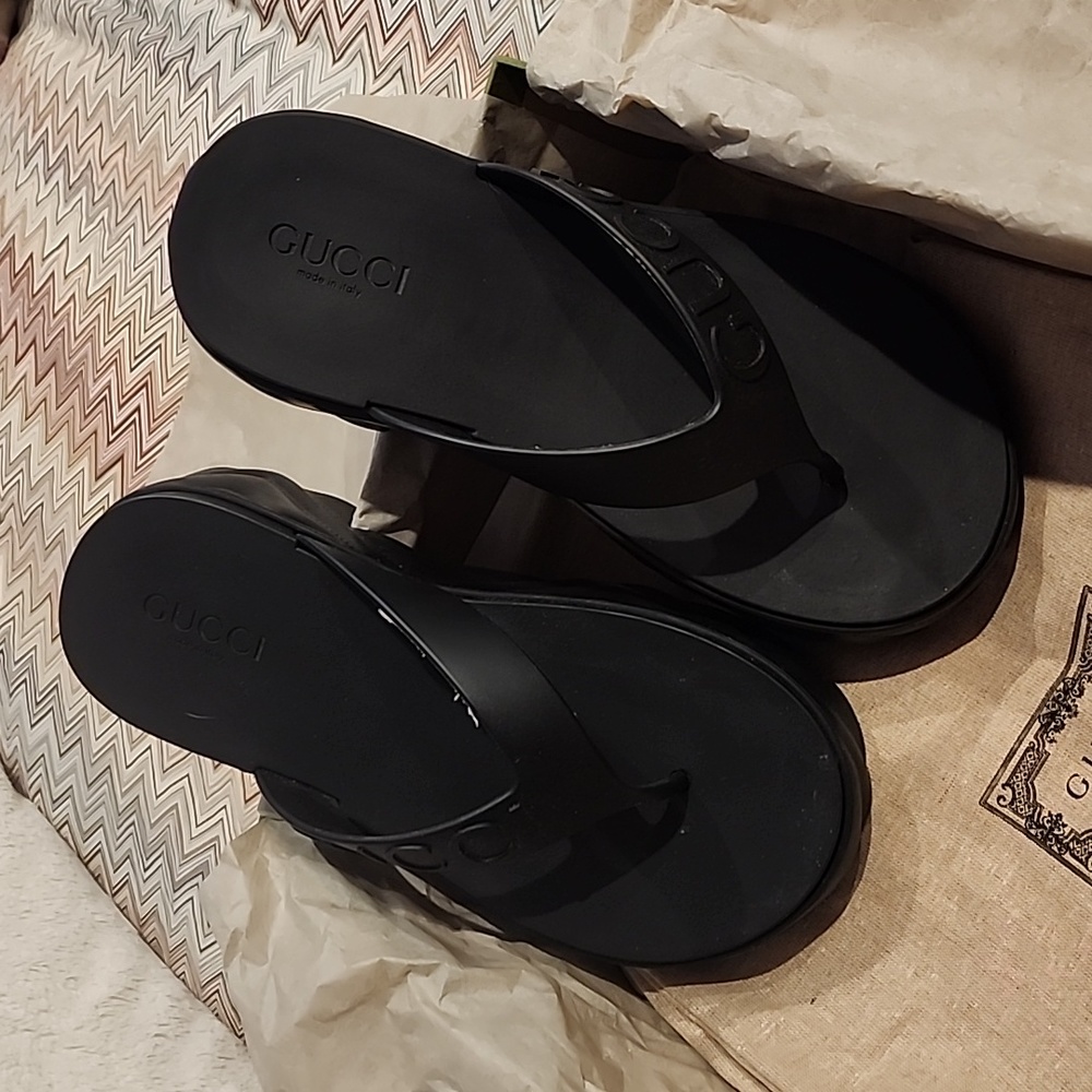 Gucci Platform Marmont Rubber Flip Flops